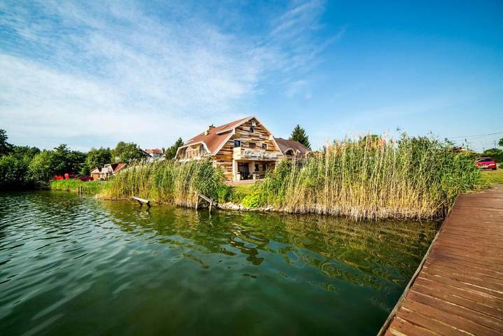 Ferienhaus für 3 Personen, mit Terrasse und Whirlpool sowie Garten
