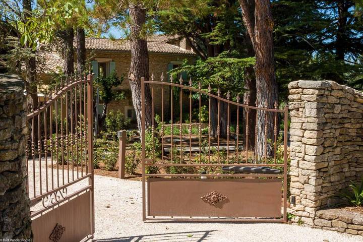 Location de vacances pour 6 personnes, avec jardin et piscine à Ménerbes - 2