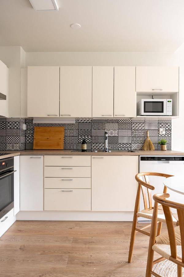 Ganze Wohnung, Stylish two-storey home, parking and sauna in Eigentliche Häme