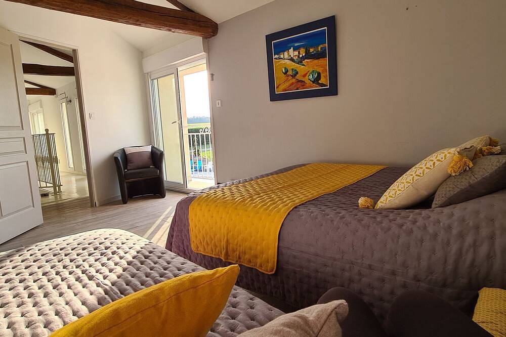 Habitación familiar cerca de Futuroscope - Desayuno incluido y piscina compartida in Neuville-de-Poitou, Vienne