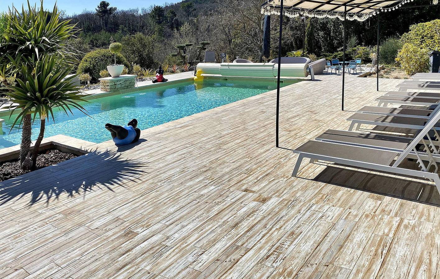 Modernes 300sft Apartment mit AC, Aussicht, Pool, & Parkplatz, 2km zu Murs in Murs, Regionaler Naturpark Luberon