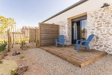 Gîte pour 2 personnes, avec terrasse et piscine à Port-Saint-Père