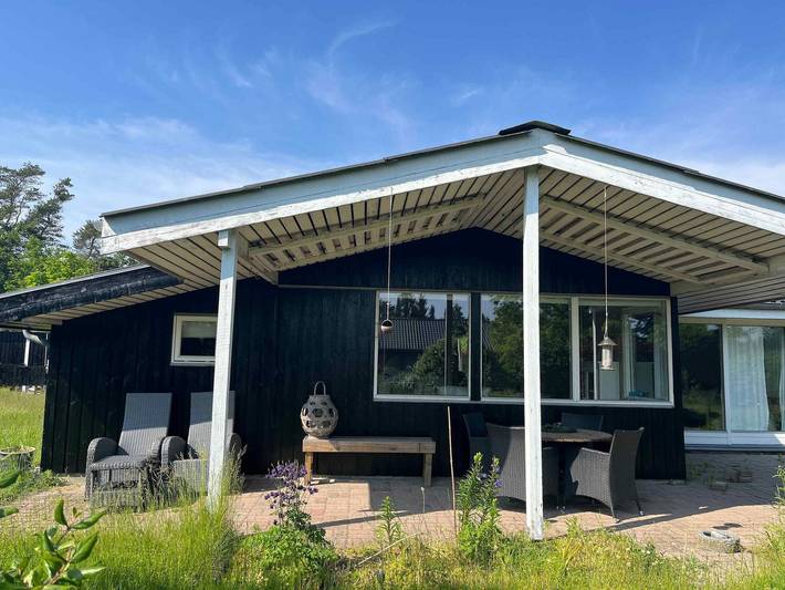 Ferieudlejning for 6 personer, med terrasse i Hundested