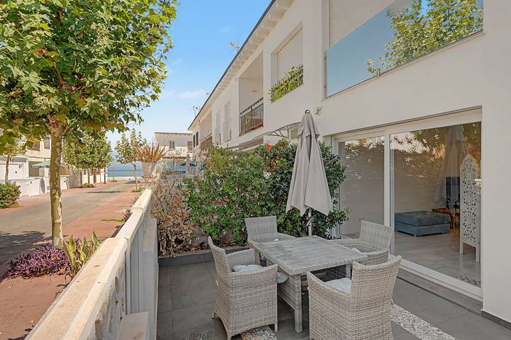 Holiday Home '211 Beach House' with Sea View, Wi-Fi and Air Conditioning in La Cala de Mijas, Mijas