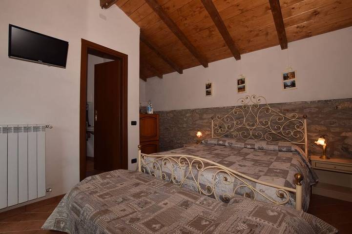 Casa rústica con jardín y piscina en una zona montañosa in Licciana Nardi, Valle de Magra