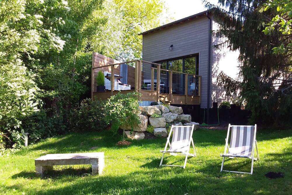 Appartement entier, Cabane les pieds dans l'eau in Le Vanneau-Irleau, Région de Niort