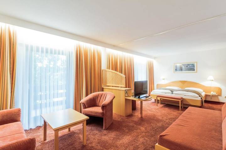 Hotel, mit Terrasse und Pool sowie Sauna in Eitorf - 3