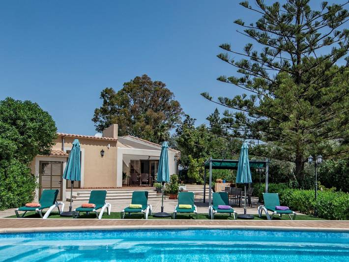 Ferienhaus für 8 Personen, mit Pool und Terrasse sowie Garten in Cala Bona