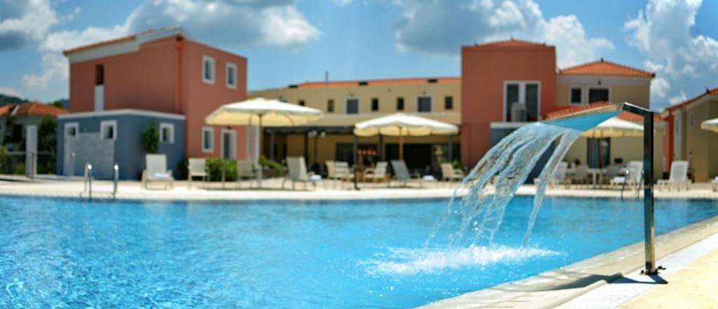Hôtel pour 2 personnes, avec piscine ainsi que balcon et vue