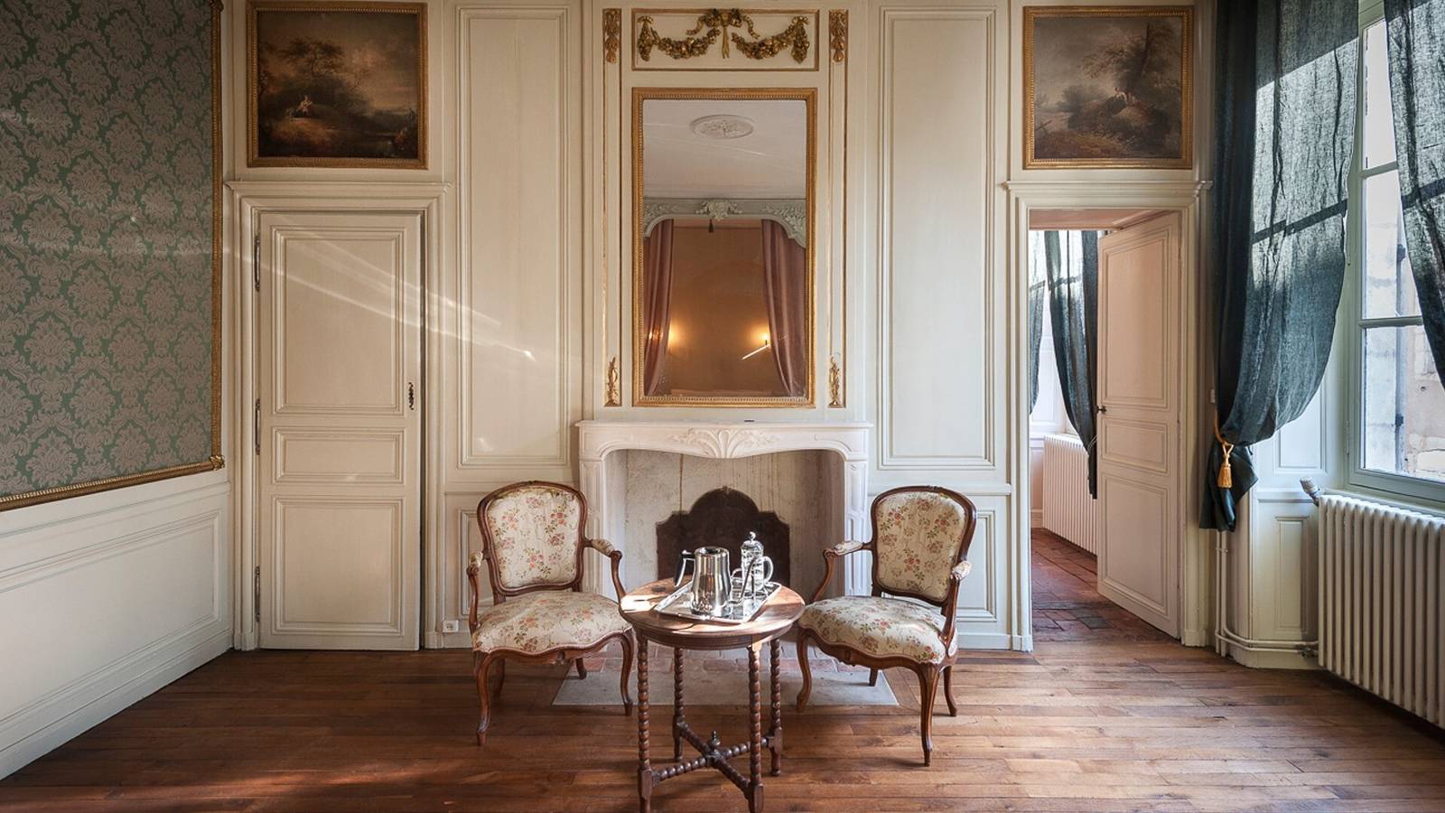 Gästezimmer „Chez Diane - Orion“: Familiensuite mit Alkoven und Boudoir in Saint-Amand-Montrond