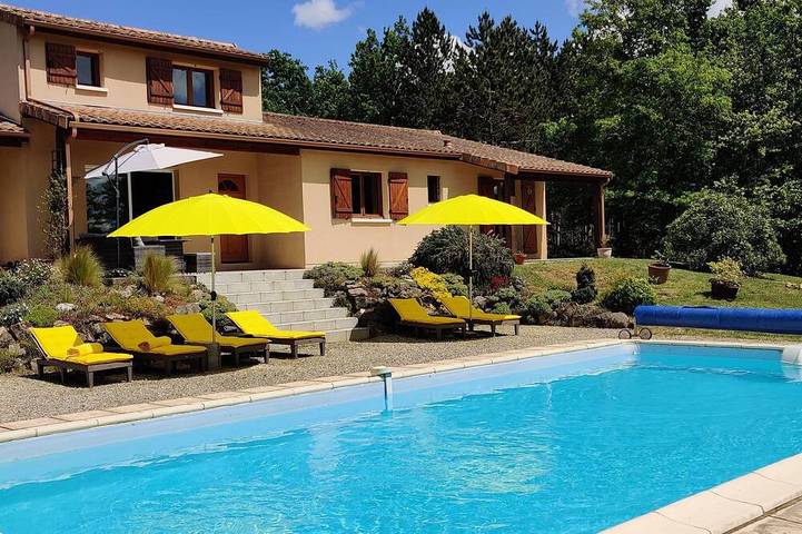 Gîte pour 6 personnes, avec jardin à Monsac