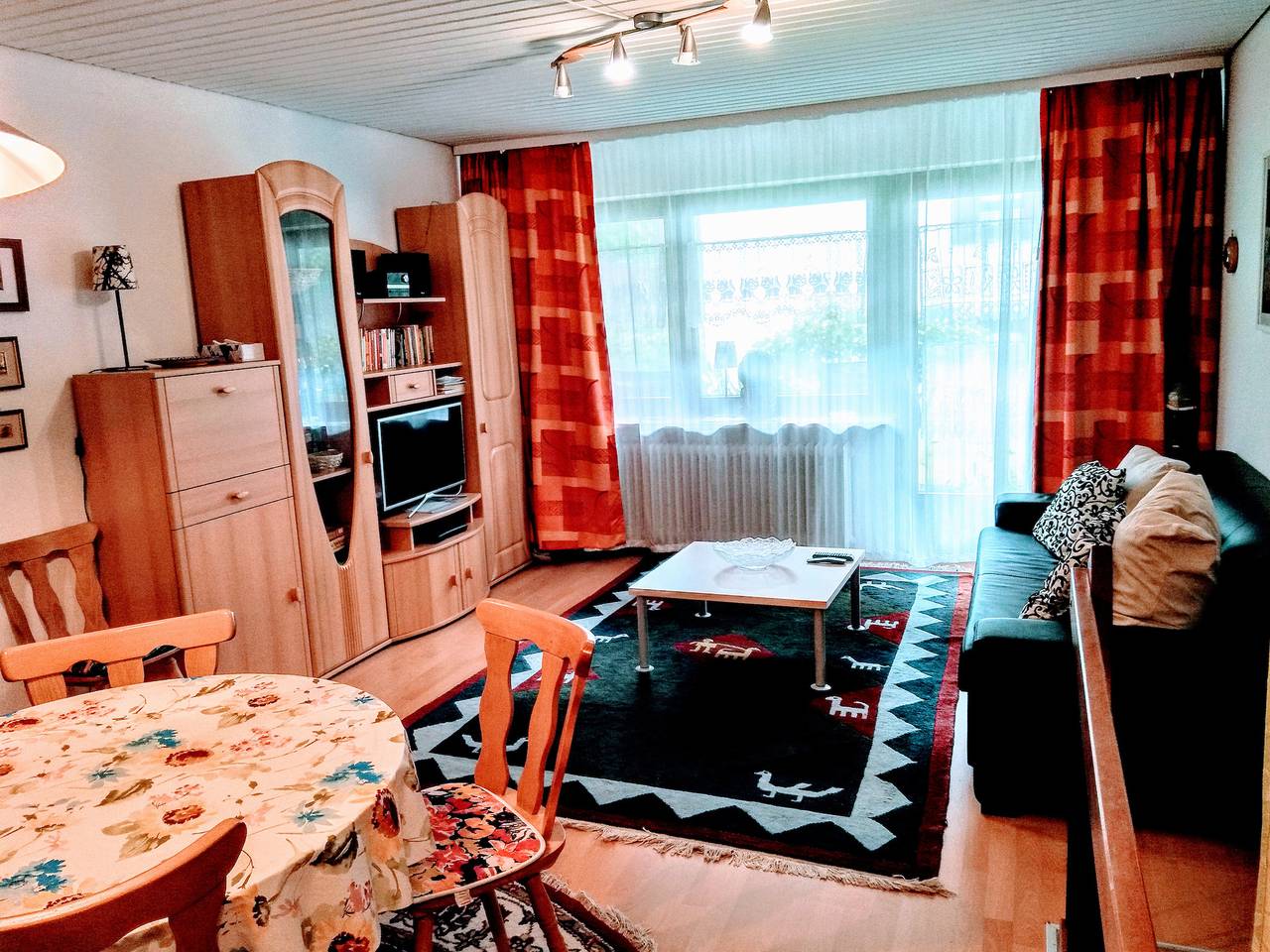 Ganze Ferienwohnung, Ciao-aschau Sachrang-Haus Spitzstein Ap04 Angelika - Ferienwohnung 52 qm mit separatem Schlafzimmer und Terrasse in Sachrang, Aschau im Chiemgau