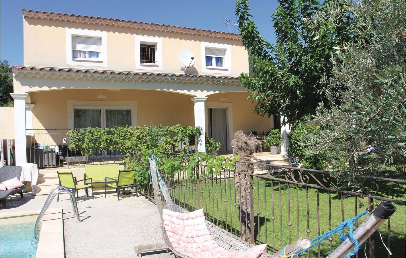 Charmant appartement 2BR avec piscine, parking et jardin - Avignon in Les Angles (Gard), Région de Nîmes