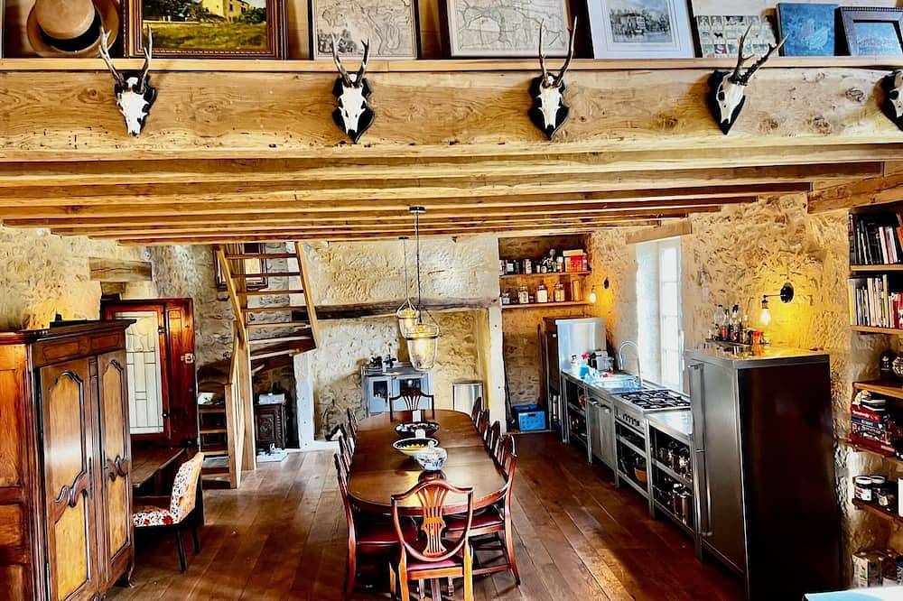 Romantische wijnboerderij met zwembad, buitenkeuken en pizza-oven. in Veyrines-de-Domme, Périgord Noir