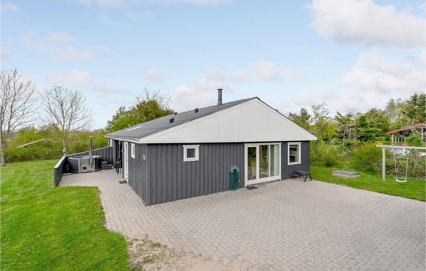 Feriehus for 12 personer med terrasse in Hvalpsund, Farsø