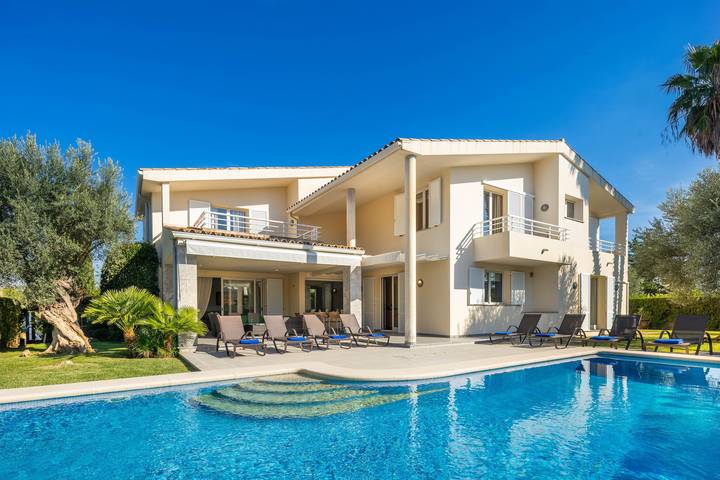 Finca für 10 Personen, mit Balkon/Terrasse und Garten sowie Pool in Port de Pollença