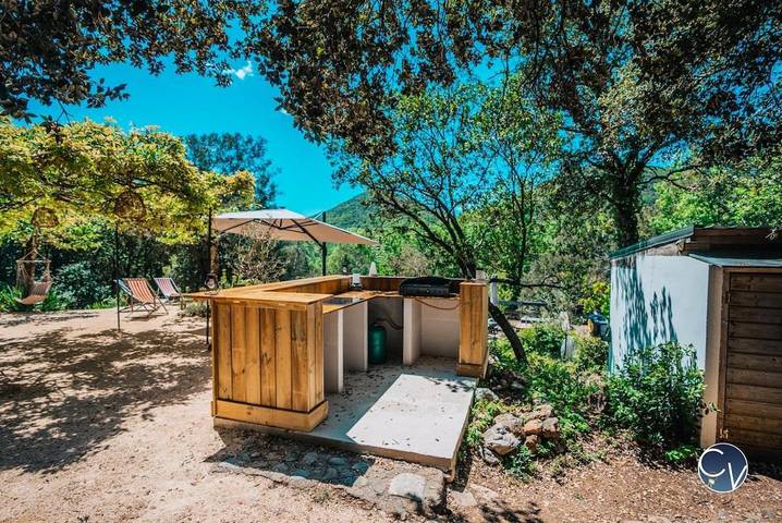 Location de vacances pour 6 personnes, avec vue et terrasse ainsi que piscine et jardin à Montclus - 4