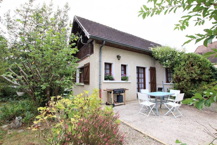 Gîte pour 4 personnes, avec jardin et piscine dans Auga