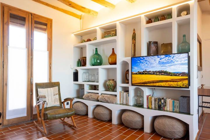 Hel lägenhet, Les Voltes II – Bright 3-Bedroom Apartment with Private Rooftop & Vineyard Views in Barberà de la Conca, Tarragona Provins