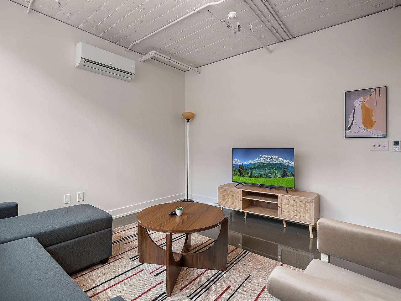 Entire apartment, Cozysuites Nlg with pool  bowling alley  sauna  34 in Minneapolis, Twin Cities
