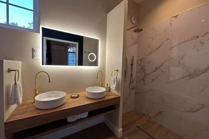 Location de vacances pour 4 personnes, avec jardin ainsi que jacuzzi et sauna à Crécy-sur-Serre - 2