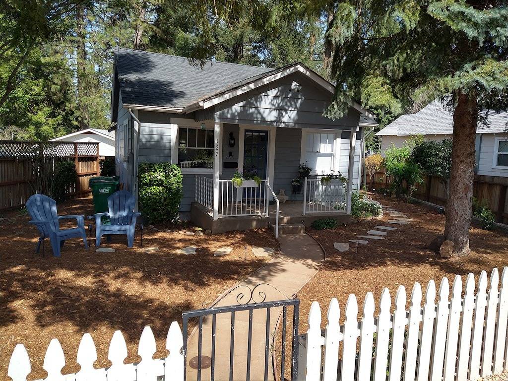 No Cleaning Fee! Whole House and Yard! Short Walk to Downtown and Fairgrounds! in Grass Valley, Nevada County