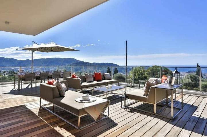 Location de vacances pour 6 personnes, avec sauna et piscine à Falicon