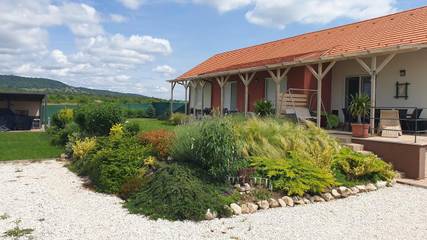 Ferienwohnung für 3 Personen, mit Ausblick und Seeblick sowie Garten in Balatonakali