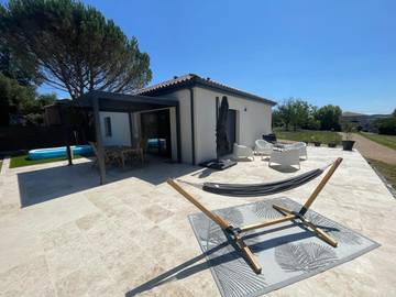 Location de vacances pour 4 personnes, avec terrasse ainsi que jardin et vue à Bretenoux