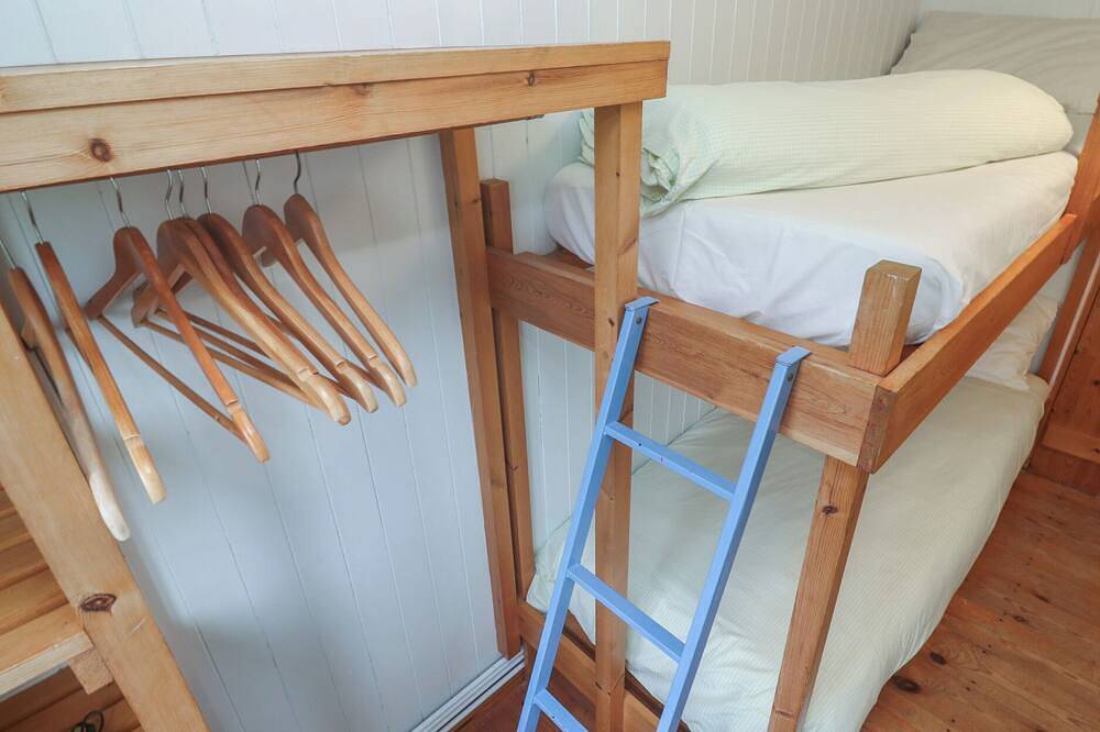 Pleasans, pet friendly, country holiday cottage in Hayle in Gwithian, Cornwall