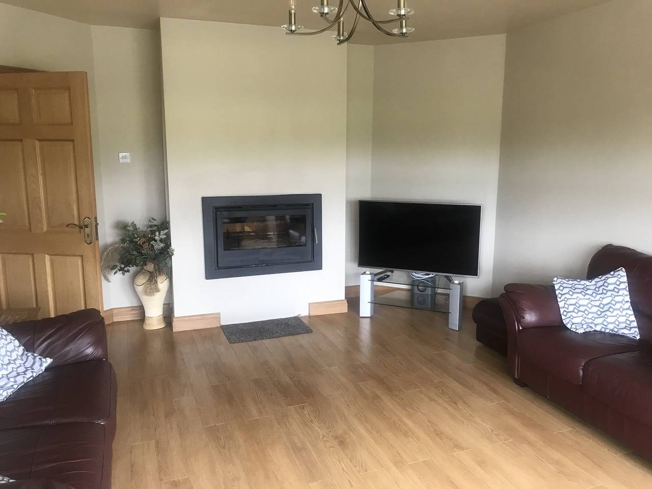 Dungannon 2 Bed Bungalow - Sleeps 5 - Pet Friendly in County Tyrone