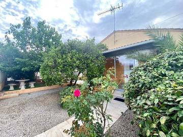 Location de vacances pour 6 personnes, avec terrasse et jardin à Palau-del-Vidre