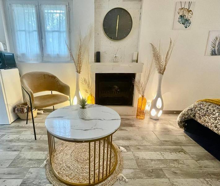 Gîte pour 2 personnes, avec jardin et terrasse à Gond-Pontouvre - 2