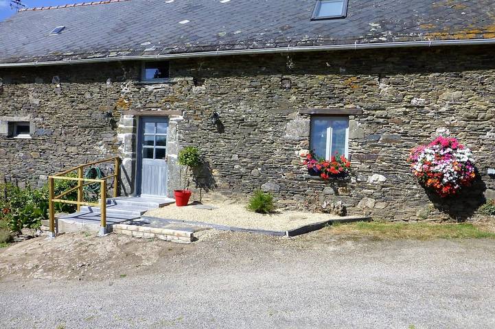 Gîte pour 2 personnes, avec Terrasse et Jardin à Laniscat