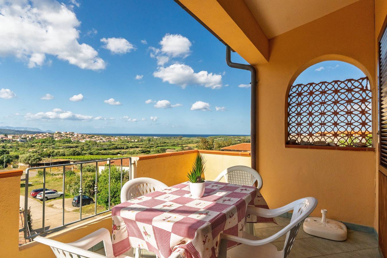 Casa Bel Vedere: Meerblick, private Terrasse und Klimaanlage in Budoni in Muriscuvò, Limpiddu