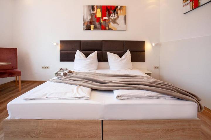 Hotel für 2 Personen, mit Sauna und Whirlpool sowie Garten und Terrasse, mit Haustier in Stuttgart