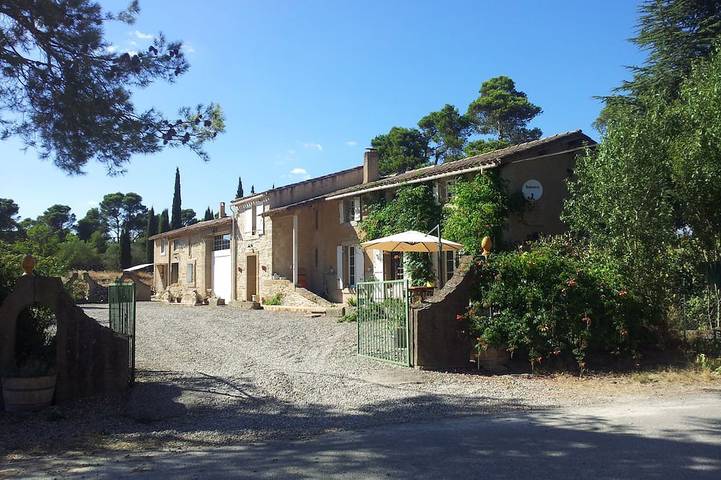 Location de vacances pour 4 personnes, avec jardin, animaux acceptés à Laure-Minervois