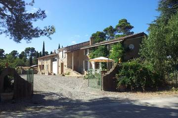Location de vacances pour 4 personnes, avec jardin, animaux acceptés à Laure-Minervois