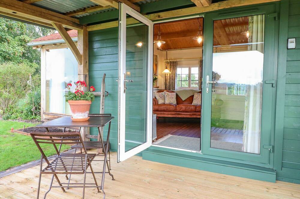 The Jenny Wrennery, romantic, character holiday cottage in Rugeley in Staffordshire