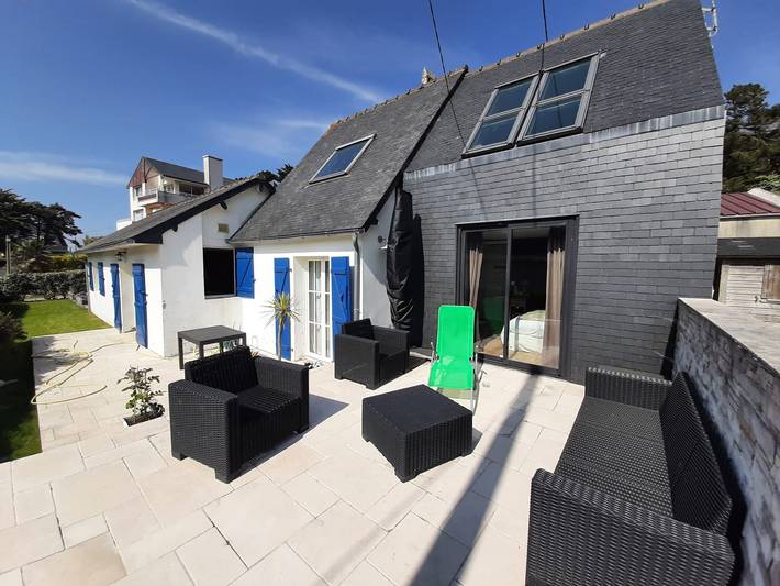 Location de vacances pour 8 personnes, avec jardin et vue ainsi que vue sur l’océan et balcon, adapté aux familles dans Plage Tresmeur - 2