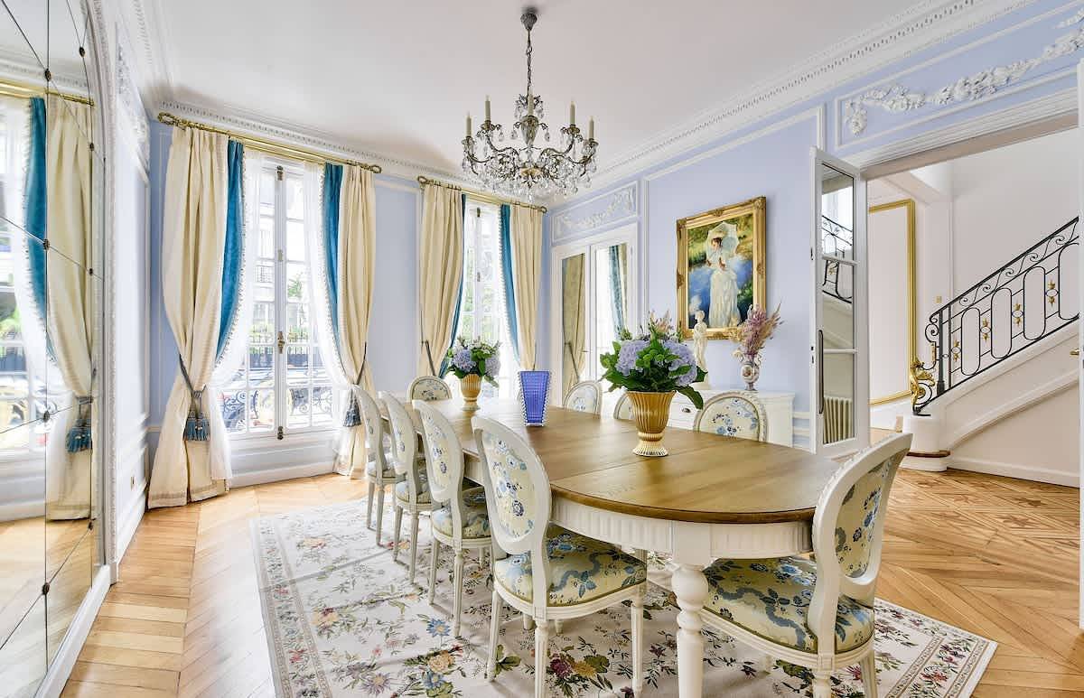 Parisian Villa: City Views, 5 Bedrooms & Family-Friendly in Paris, Ile de France