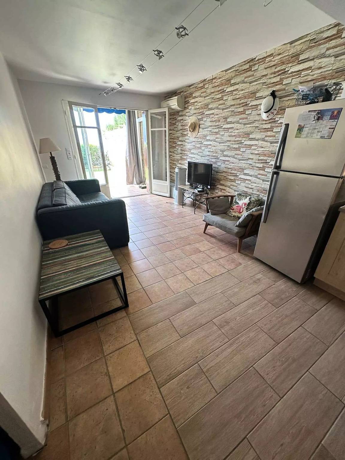 Appartement entier, Joli T2 avec jardin avec un accès direct a la mer  in Les Lecques, Saint-Cyr-sur-Mer