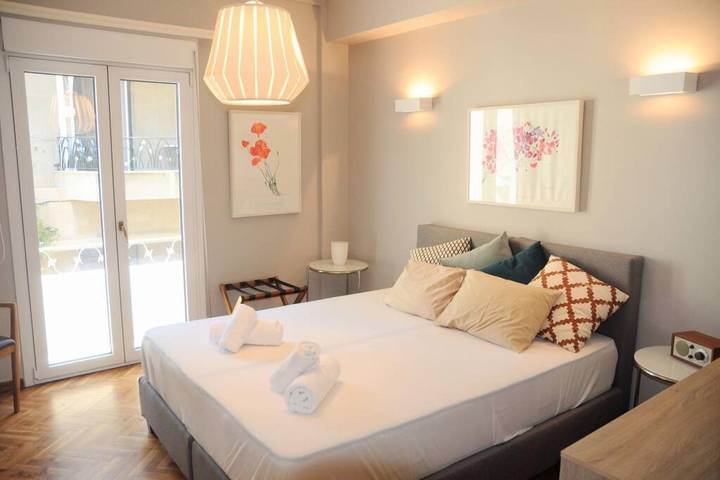 Ferienwohnung für 7 Personen, mit Balkon in Plaka