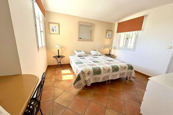 Gîte pour 4 personnes, avec piscine dans Golf De Fregate - 4