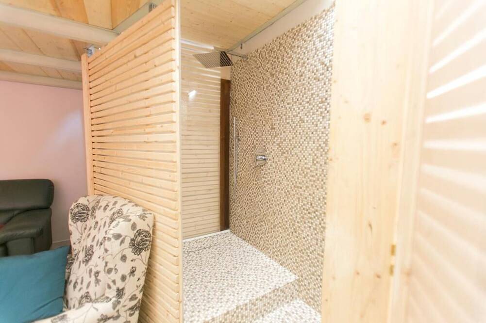 Room Nerone B&B in the historic center incorporated into a Greek Roman theater in Nápoles, Provincia de Nápoles