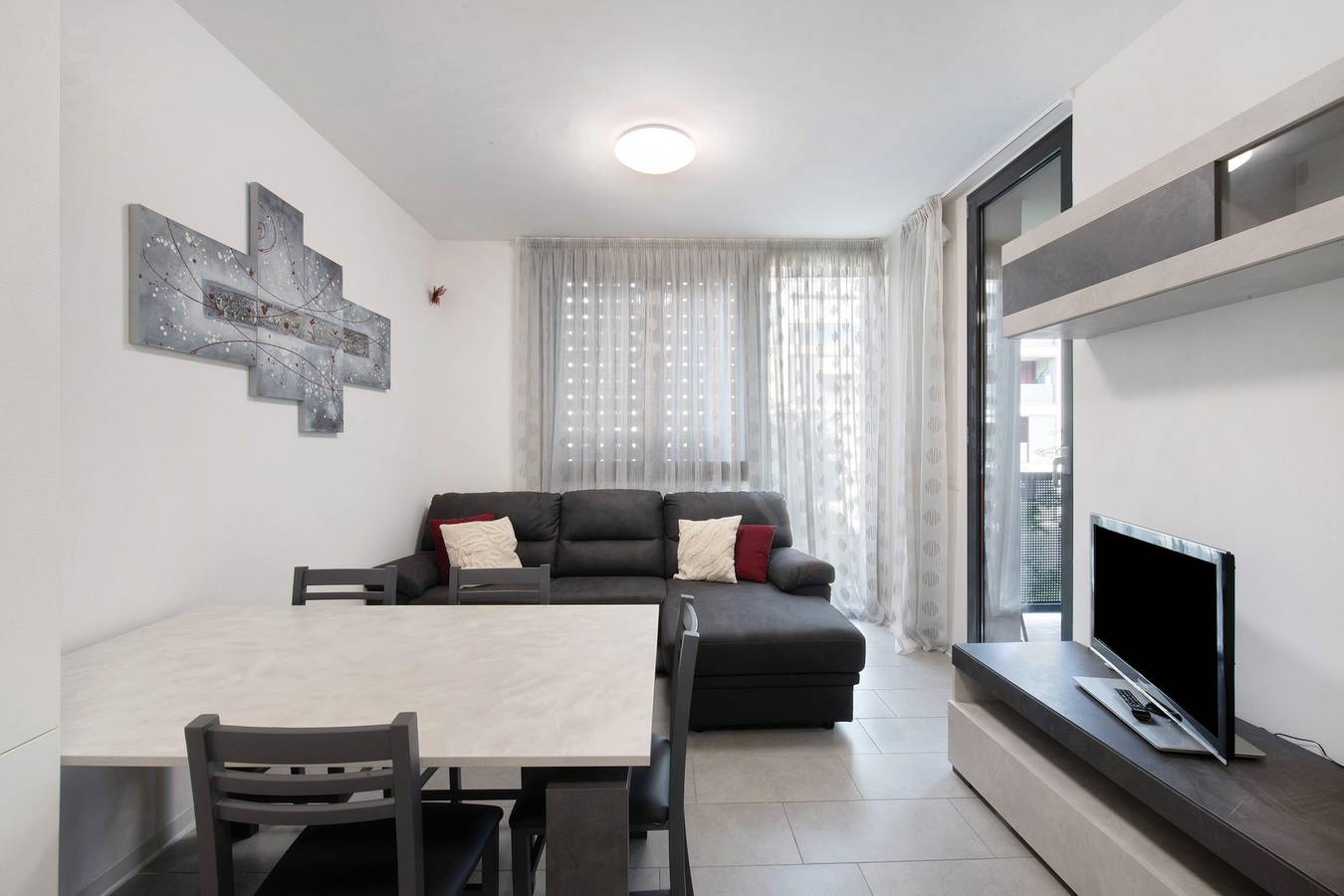 Appartement entier, Appartement 'Easy Como Stay avec parking', terrasse partagée, Wi-Fi et climatisation in Côme, Lac de Côme