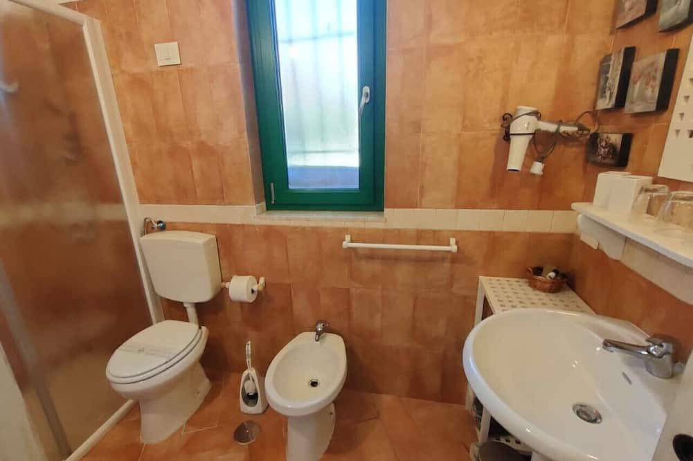 Relaxation in the countryside, house surrounded by greenery, 4 km from the sea in Santa Marinella, Rome Province