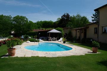 Cottage pour 3 personnes, avec jardin et piscine à Mirefleurs
