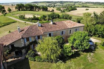 Location de vacances pour 7 personnes, avec jacuzzi et jardin à Jegun