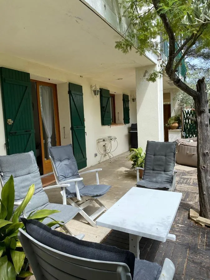 Apartamento de vacaciones para 4 personas, con jacuzzi y jardín - 1